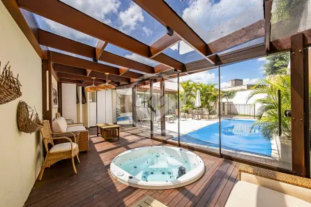 Casa com 4 Quartos à venda, 343m² no São Lourenço, Curitiba