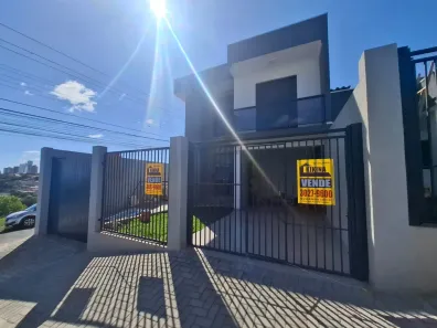 Sobrado com 3 Quartos à venda, 110m² no Uvaranas, Ponta Grossa