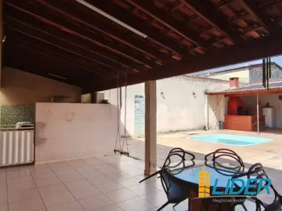 Casa com 3 Quartos à venda, 227m² no Marta Helena, Uberlândia