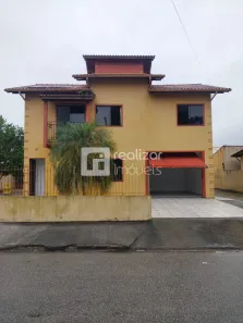 Casa com 2 Quartos para alugar, 115m² no Madri, Palhoça