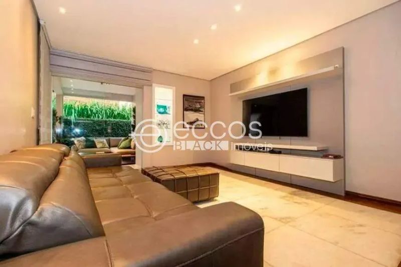 Casa com 6 quartos — Santa Lúcia, Belo Horizonte