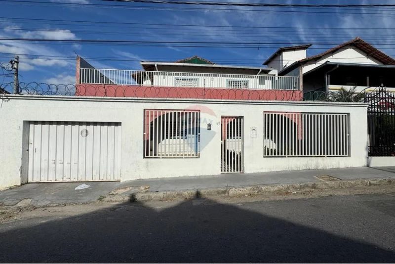Casa com 7 quartos — Copacabana, Belo Horizonte