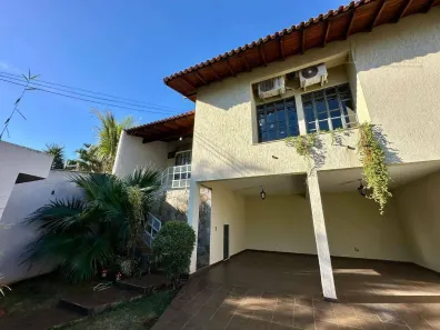 Sobrado com 3 Quartos à venda, 250m² no Araxá, Londrina
