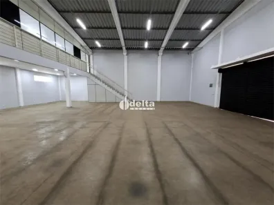 Ponto Comercial para alugar, 380m² no Marta Helena, Uberlândia