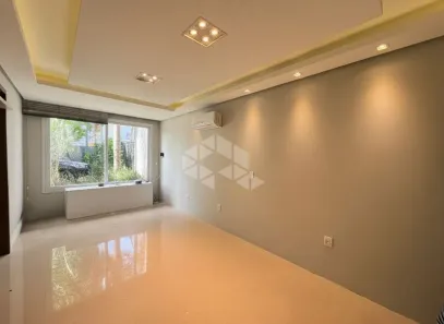 Casa com 3 Quartos para alugar, 230m² no Navegantes, Porto Alegre