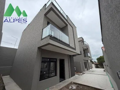 Sobrado com 3 Quartos à venda, 141m² no Novo Mundo, Curitiba