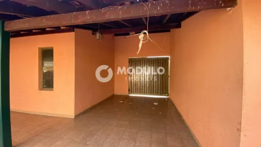 Casa com 3 Quartos para alugar, 230m² no Santa Mônica, Uberlândia