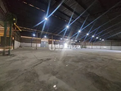 Ponto Comercial para alugar, 3000m² no São Jorge, Uberlândia