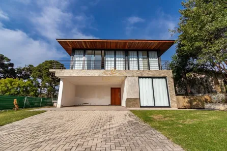 Casa de Condomínio com 3 Quartos para alugar, 322m² no Vila Franca, Piraquara