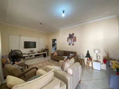 Casa com 3 Quartos à venda, 169m² no Santa Mônica, Uberlândia
