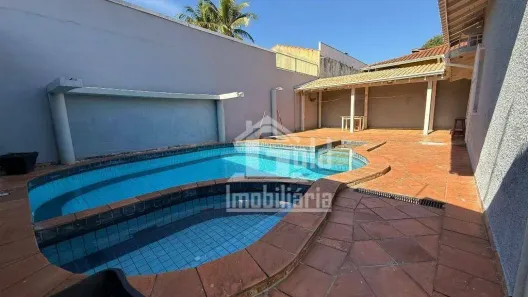 Casa com 3 Quartos para alugar, 253m² no Parque Residencial Lagoinha, Ribeirão Preto
