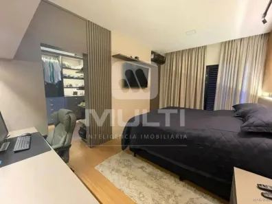 Casa com 3 Quartos para alugar, 250m² no Jardim Karaíba, Uberlândia