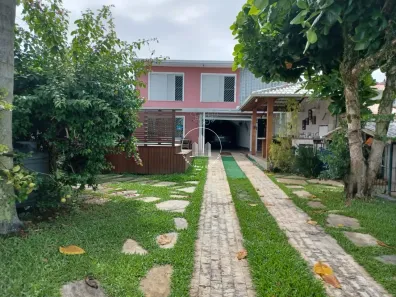 Casa com 3 Quartos à venda, 197m² no Barreiros, São José