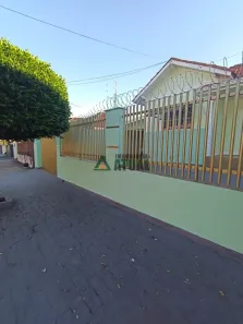 Casa com 3 Quartos para alugar, 100m² no Vila Matarazzo, Londrina
