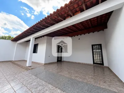 Casa com 3 Quartos para alugar, 250m² no Jardim Patrícia, Uberlândia
