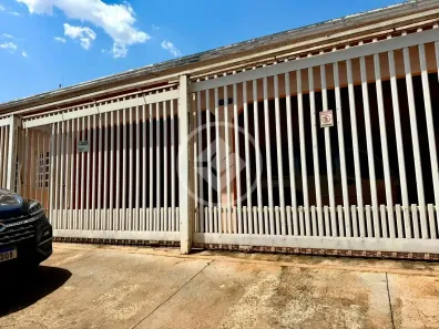 Casa com 3 Quartos à venda, 300m² no Araés, Cuiabá