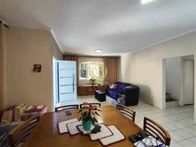 Sobrado com 3 Quartos à venda, 263m² no Jardim Terras de São João, Jacareí