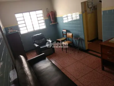 Casa com 2 Quartos à venda, 330m² no Martins, Uberlândia