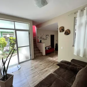 Casa com 3 Quartos à venda, 100m² no Heliópolis, Belo Horizonte