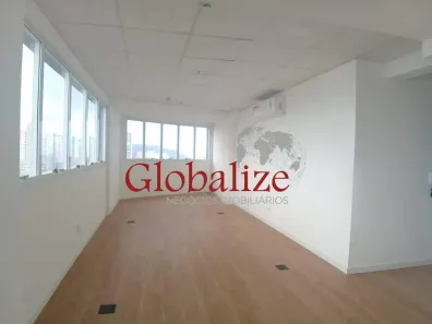 Sala Comercial para alugar, 40m² no Ponta da Praia, Santos