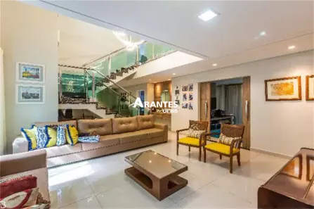 Casa de Condomínio com 4 Quartos à venda, 325m² no Jardim Sul, Uberlândia