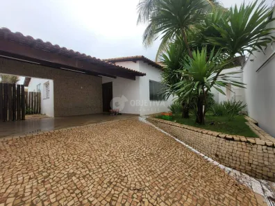 Casa com 3 Quartos à venda, 220m² no Cidade Jardim, Uberlândia