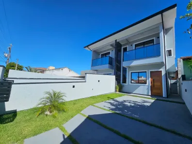 Sobrado com 2 Quartos à venda, 79m² no Madri, Palhoça