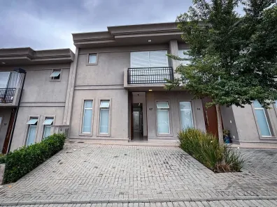 Casa de Condomínio com 3 Quartos para alugar, 134m² no Chácaras Silvania, Valinhos
