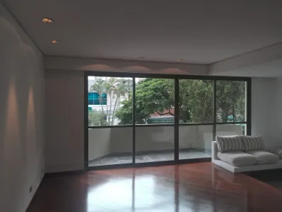 Apartamento com 3 Quartos para alugar, 180m² no Moema, São Paulo