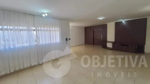 Apartamento com 3 Quartos para alugar, 238m² no Centro, Uberlândia