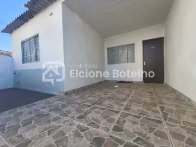 Casa com 2 Quartos para alugar, 70m² no Santa Mônica, Uberlândia