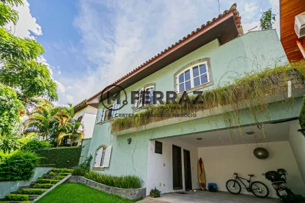 Casa de Condomínio com 3 Quartos à venda, 245m² no Jardim Vitória Régia, São Paulo