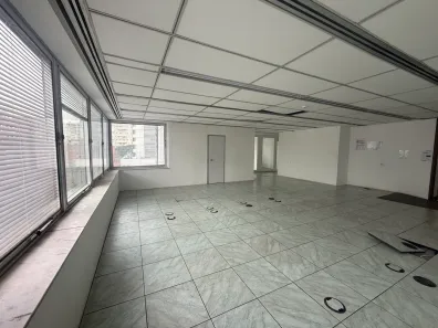 Sala Comercial para alugar, 130m² no Itaim Bibi, São Paulo