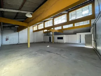 Galpão/Depósito/Armazém para alugar, 235m² no Navegantes, Porto Alegre