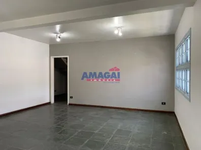 Sobrado com 4 Quartos à venda, 232m² no Jardim Santa Maria, Jacareí