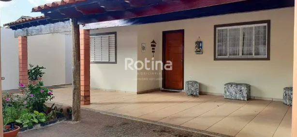 Casa com 3 Quartos à venda, 150m² no Laranjeiras, Uberlândia