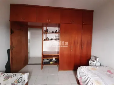 Casa com 3 Quartos à venda, 253m² no Presidente Roosevelt, Uberlândia