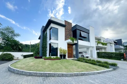 Casa com 4 Quartos à venda, 300m² no Itoupava Central, Blumenau