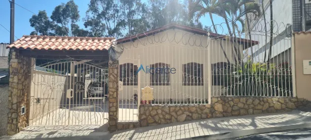 Casa com 3 Quartos à venda, 274m² no São Mateus, Juiz de Fora