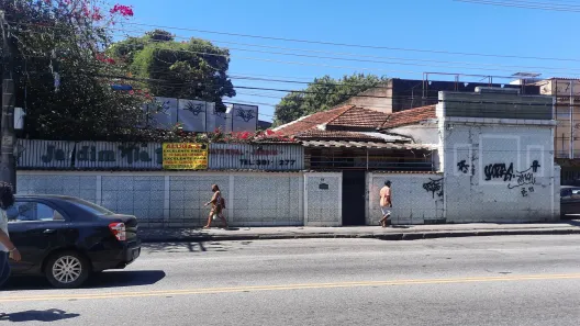 Prédio Comercial para alugar, 800m² no Vaz Lobo, Rio de Janeiro