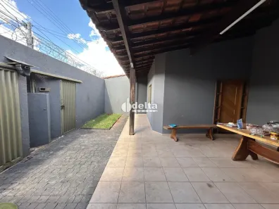 Casa com 3 Quartos para alugar, 140m² no Santa Luzia, Uberlândia