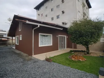 Casa com 2 Quartos à venda, 60m² no Vila Nova, Joinville