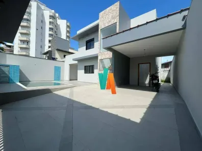 Casa com 4 Quartos à venda, 220m² no Indaiá, Caraguatatuba