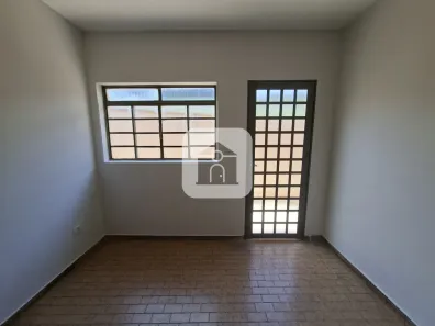 Casa com 2 Quartos para alugar, 60m² no Daniel Fonseca, Uberlândia