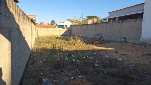 Lote/Terreno à venda, 300m² no Califórnia, Florestal