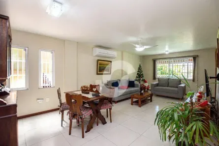 Casa de Condomínio com 4 Quartos à venda, 227m² no Sapê, Niterói