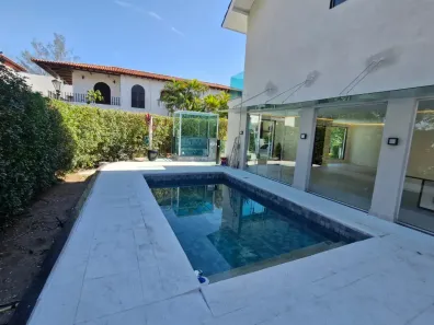 Casa de Condomínio com 7 Quartos para alugar, 384m² no Barra da Tijuca, Rio de Janeiro