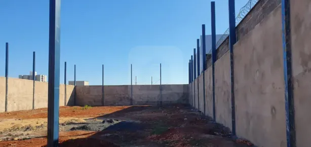 Galpão/Depósito/Armazém para alugar, 700m² no Laranjeiras, Uberlândia