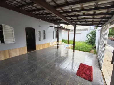 Casa com 8 Quartos à venda, 205m² no Santa Mônica, Uberlândia