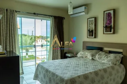 Sobrado com 4 Quartos à venda, 380m² no Meia Praia, Navegantes